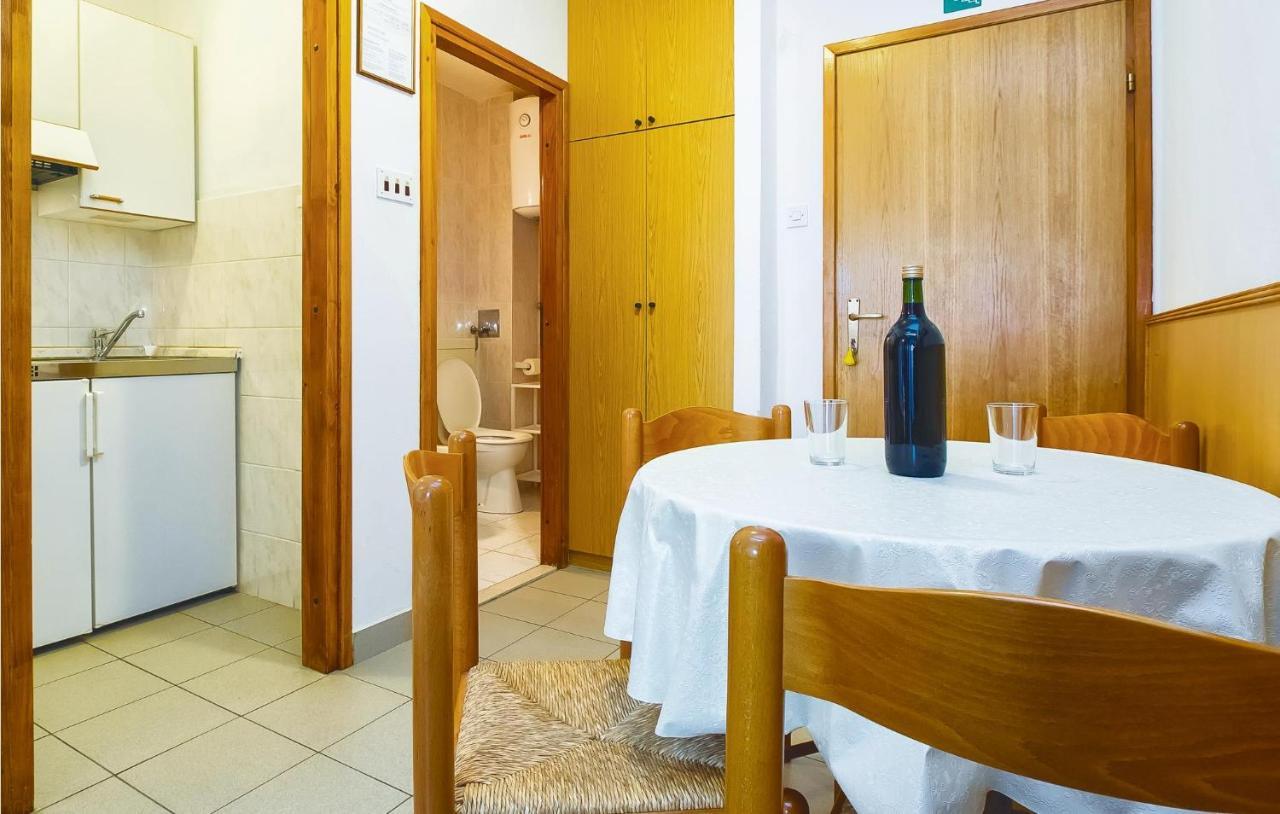 Cozy Apartment In Lokva Rogoznica With Wifi Екстер'єр фото