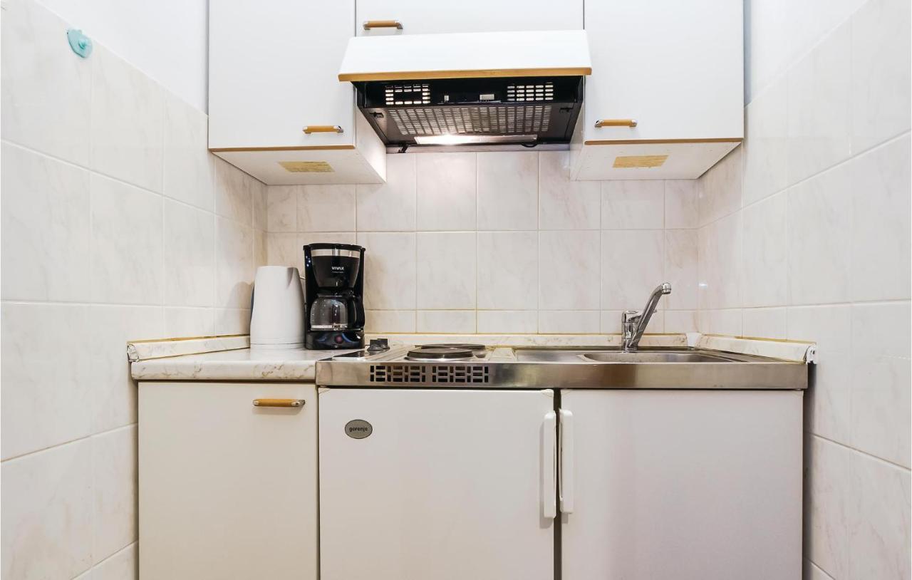 Cozy Apartment In Lokva Rogoznica With Wifi Екстер'єр фото