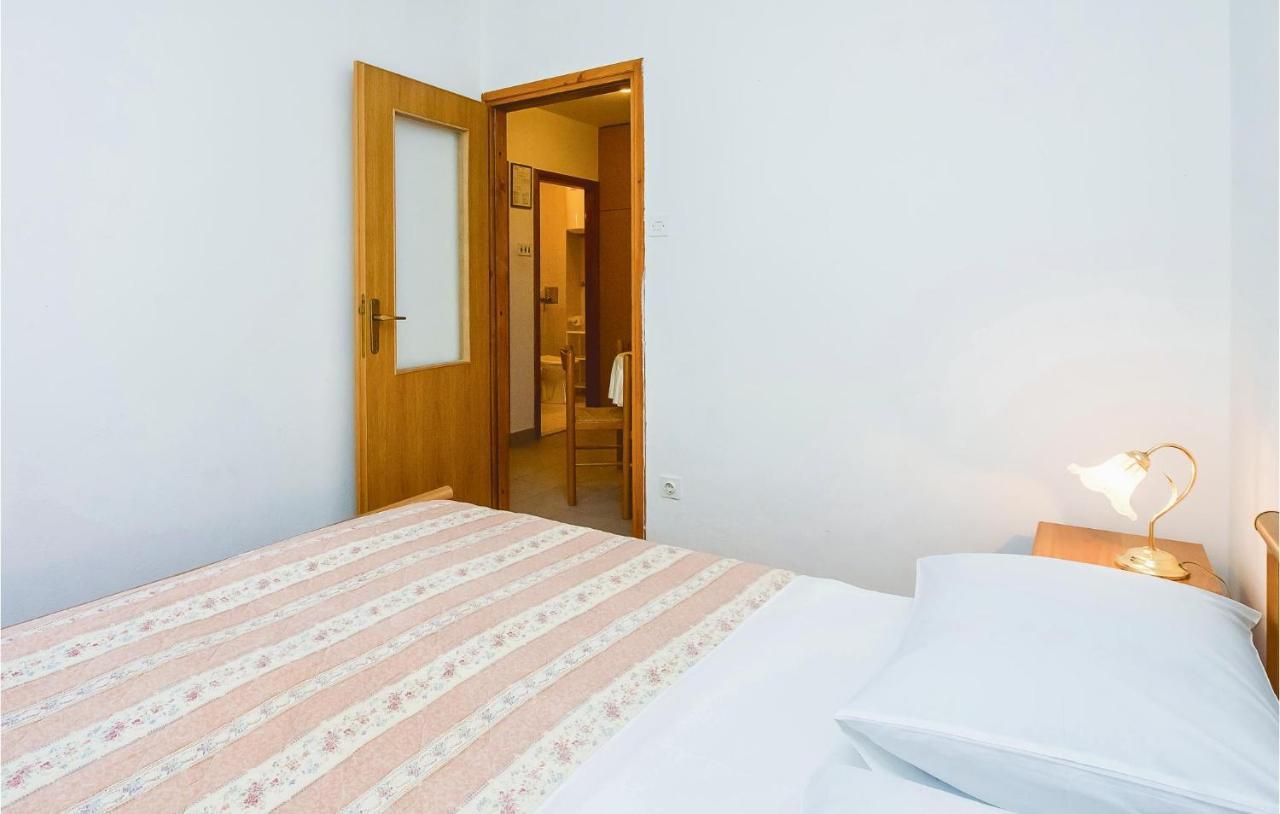 Cozy Apartment In Lokva Rogoznica With Wifi Екстер'єр фото