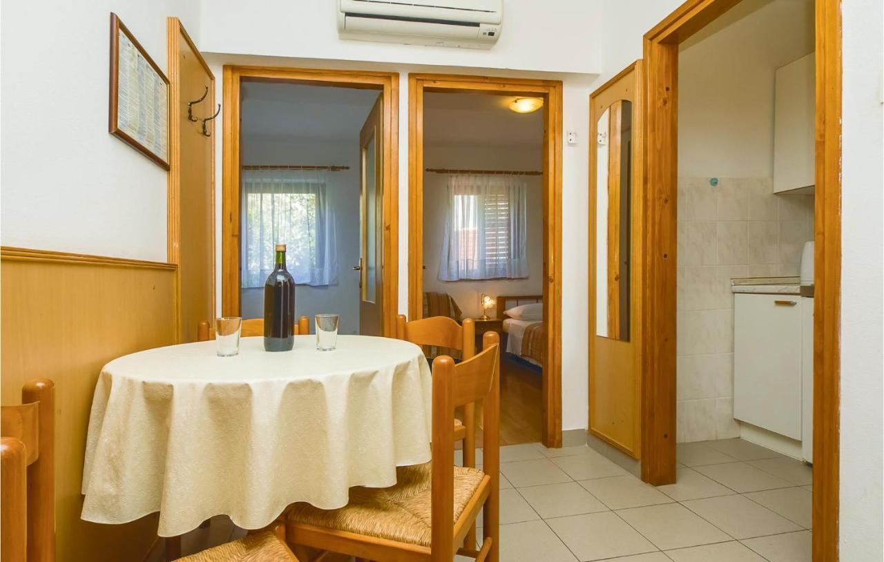 Cozy Apartment In Lokva Rogoznica With Wifi Екстер'єр фото