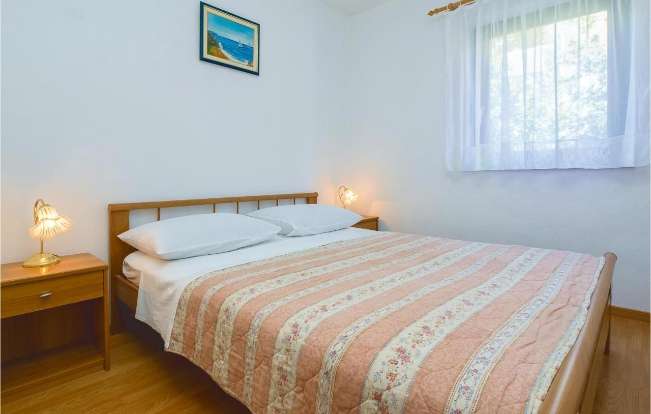 Cozy Apartment In Lokva Rogoznica With Wifi Екстер'єр фото