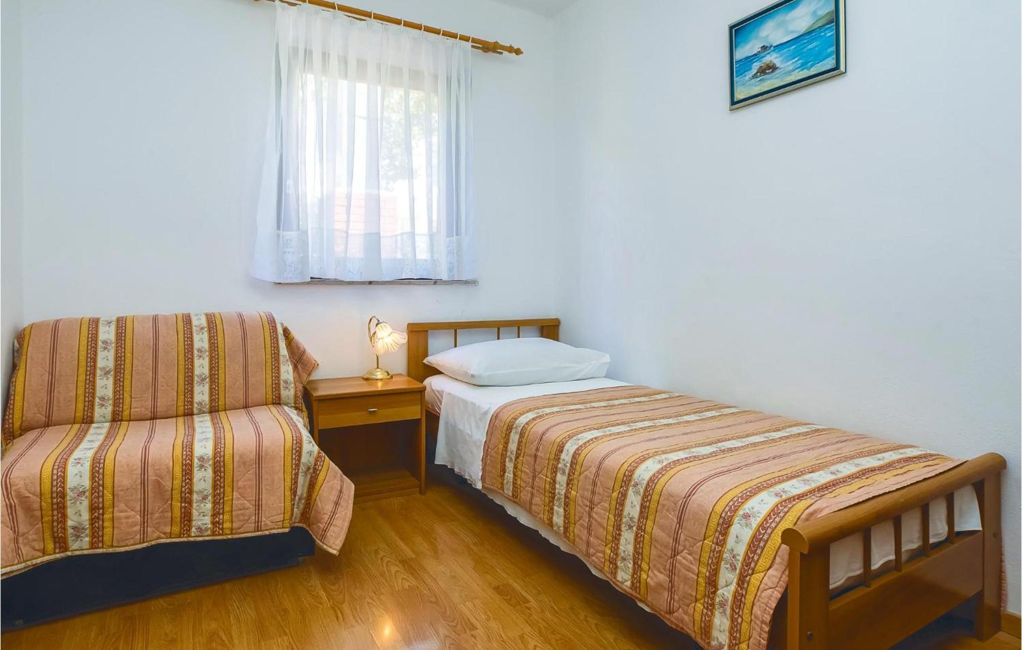 Cozy Apartment In Lokva Rogoznica With Wifi Екстер'єр фото
